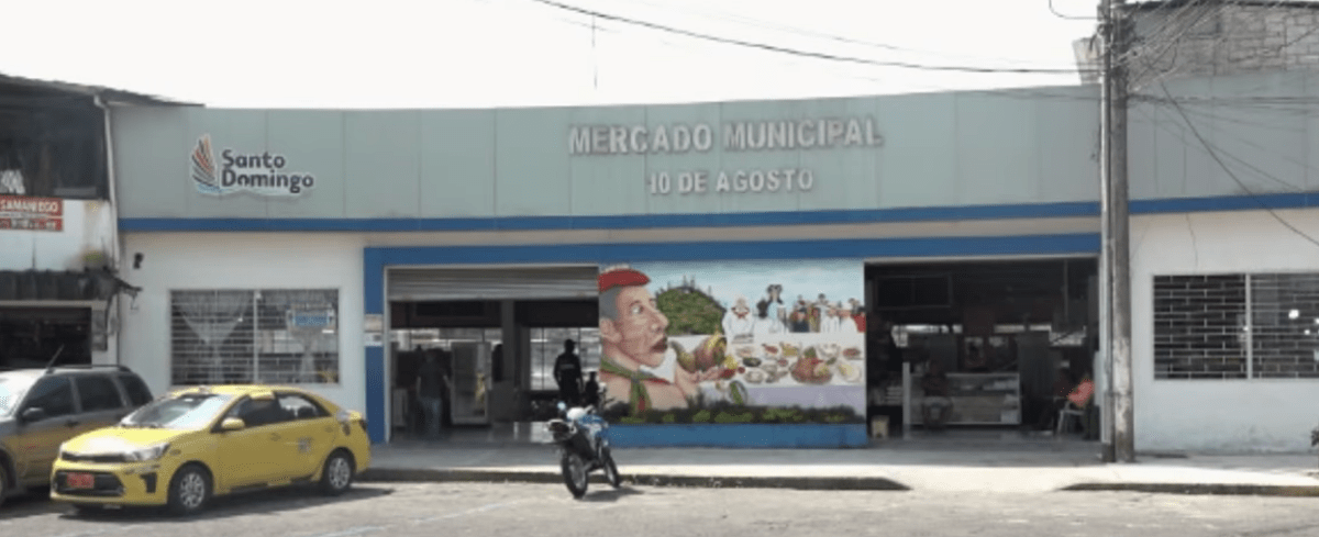 EN EL MERCADO 10 DE AGOSTO INSISTEN EN EL DESVÍO DE RUTAS