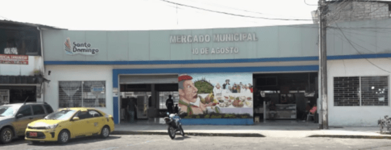 EN EL MERCADO 10 DE AGOSTO INSISTEN EN EL DESVÍO DE RUTAS