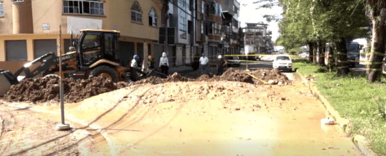 EN LA AVENIDA RÍO TOACHI SE ESTÁ MEJORANDO EL ALCANTARILLADO