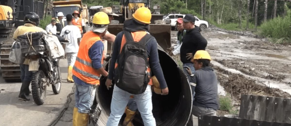 LA VÍA ALÓAG FUE CERRADA TRAS EL COLAPSO DEL ALCANTARILLADO EN EL KM 87