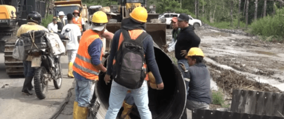 LA VÍA ALÓAG FUE CERRADA TRAS EL COLAPSO DEL ALCANTARILLADO EN EL KM 87