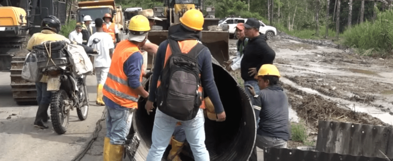 LA VÍA ALÓAG FUE CERRADA TRAS EL COLAPSO DEL ALCANTARILLADO EN EL KM 87