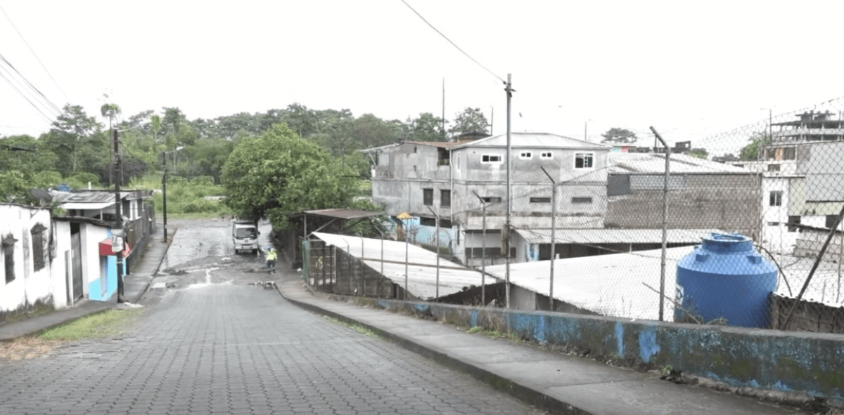 INUNDACIONES AFECTAN AL BARRIO 7 DE JUNIO EN LA MODELO