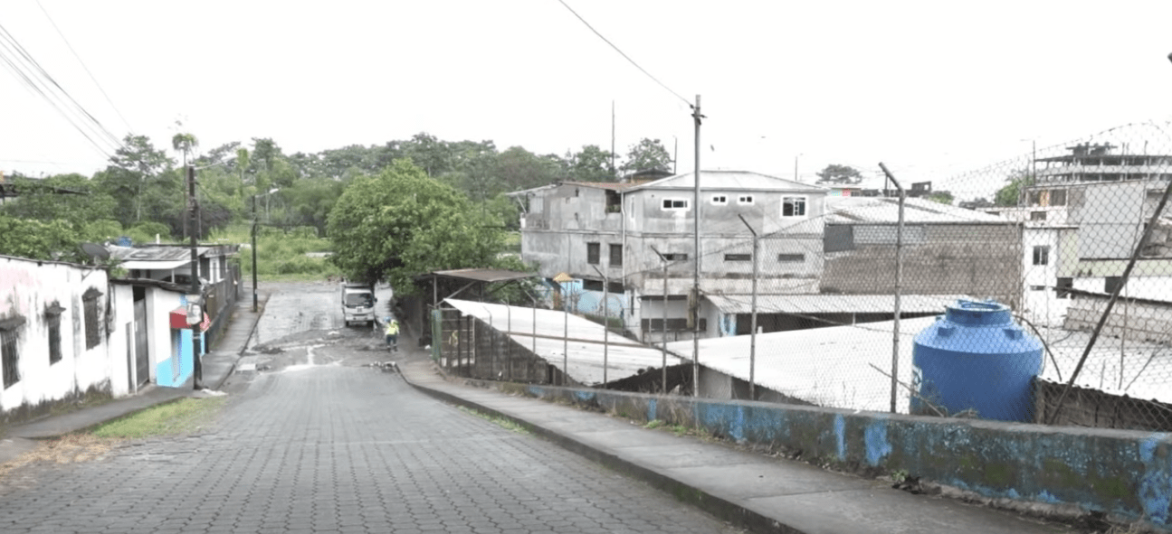 INUNDACIONES AFECTAN AL BARRIO 7 DE JUNIO EN LA MODELO