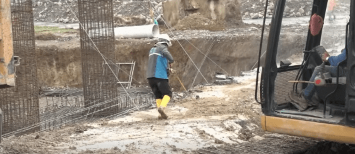 EL PASO A DESNIVEL DE LA TERMINAL LLEVA 6 MESES EN CONSTRUCCIÓN