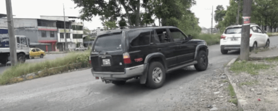 DOS GRANDES BACHES PONENEN PELIGRO A LOS CONDUCTORES