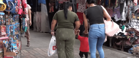 UNIFORMES Y MOCHILAS YA SE OFERTAN EN LA CIUDAD