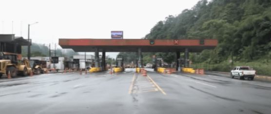 GRAN PARTE DE LA CARGA VEHICULAR FUE DESVIADA POR LA VÍA LAS MERCEDES