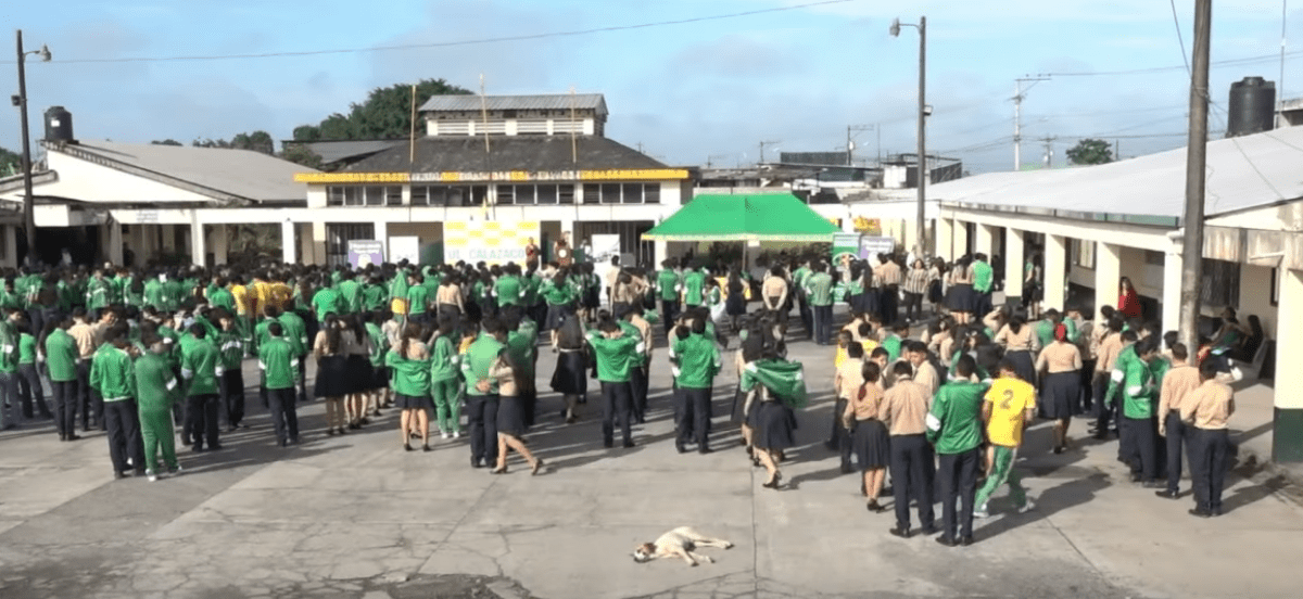 LA ASAMBLEÍSTA YADIRA BAYAS LIDERA EL PROYECTO COLEGIOS PRODUCTIVOS