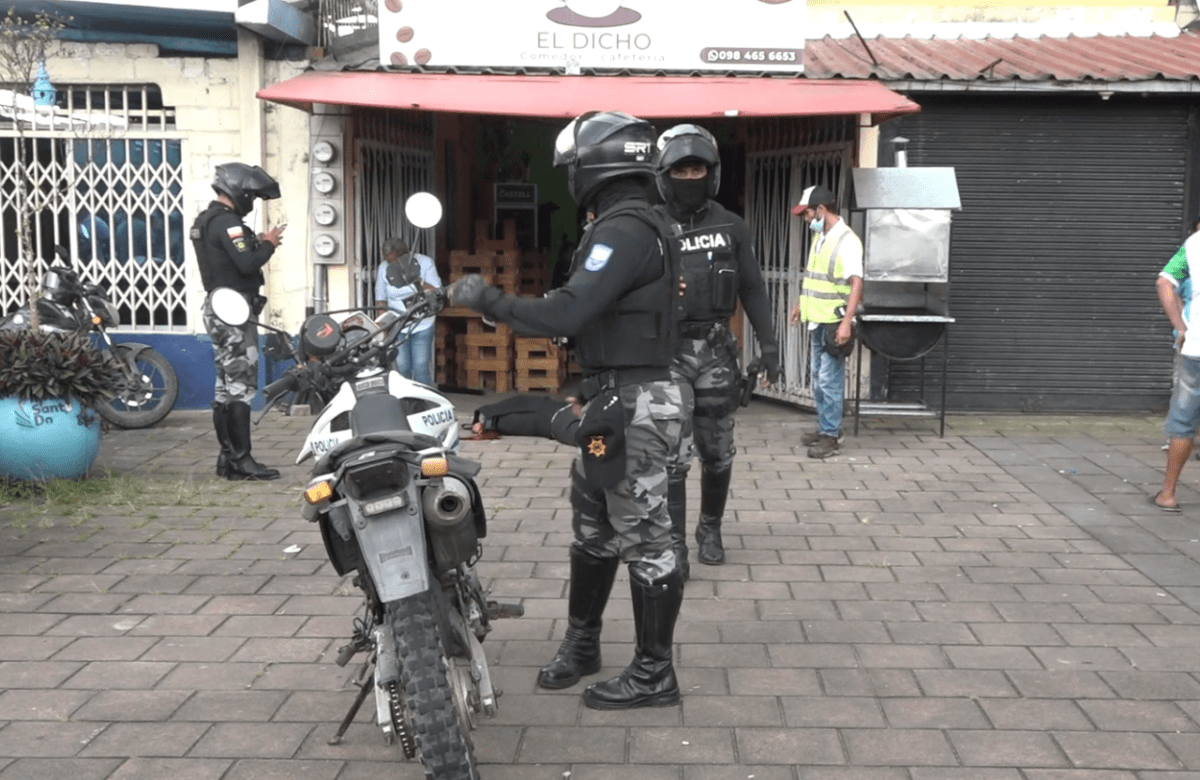UN ROBO PROVOCÓ CRUCE DE BALAS EN LA AV. QUITO