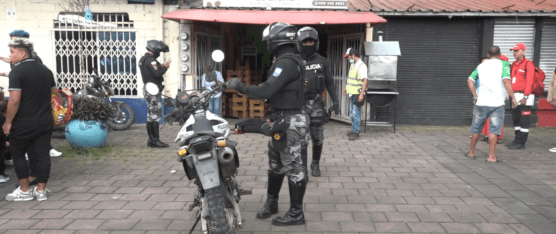 UN ROBO PROVOCÓ CRUCE DE BALAS EN LA AV. QUITO