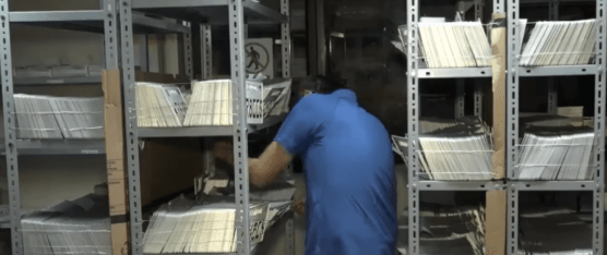 LA EPMT-SD CONTINÚA CON LA ENTREGA DE PLACAS METÁLICAS