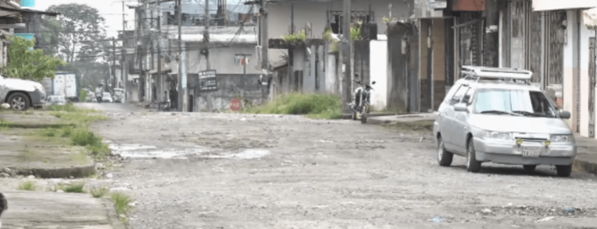 LAS CALLES TRANSVERSALES DE LA UCOM 2 LUCEN DETERIORADAS