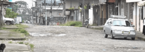 LAS CALLES TRANSVERSALES DE LA UCOM 2 LUCEN DETERIORADAS