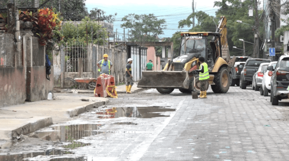MUNICIPIO RETOMA OBRA SANITARIA EN LA URBANIZACIÓN PAZMIÑO