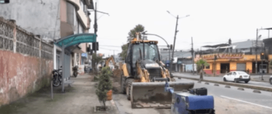COLOCAN TUBERÍAS EN LA AVENIDA TSÁFIQUI DESDE EL 11 DE MAYO