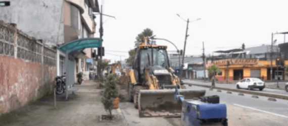 COLOCAN TUBERÍAS EN LA AVENIDA TSÁFIQUI DESDE EL 11 DE MAYO