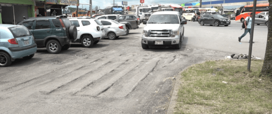 LOS CONDUCTORES PIDEN QUE CULMINEN EL RECAPEO DE LA AV. MONSEÑOR EMILIO STEHLE