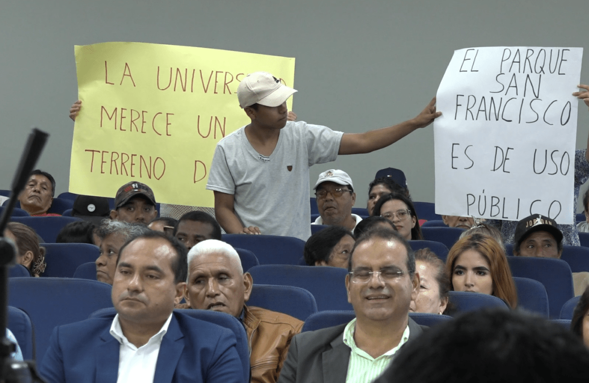 LOS VECINOS DE LA COOP. DOS PINOS ACUDIERON AL SALÓN LEGISLATIVO