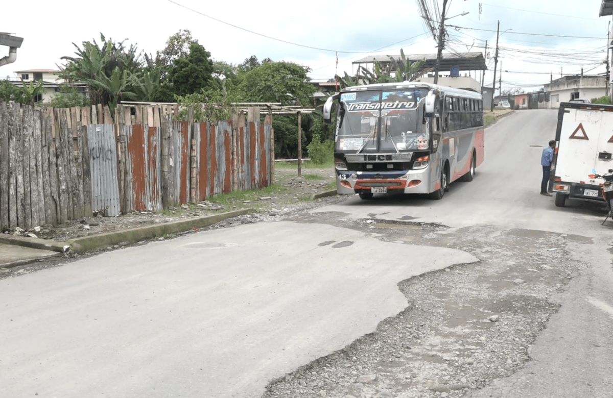 LOS VECINOS EXIGEN EL MANTENIMIENTO DE LA CALLE GASPAR DE VILLARROEL