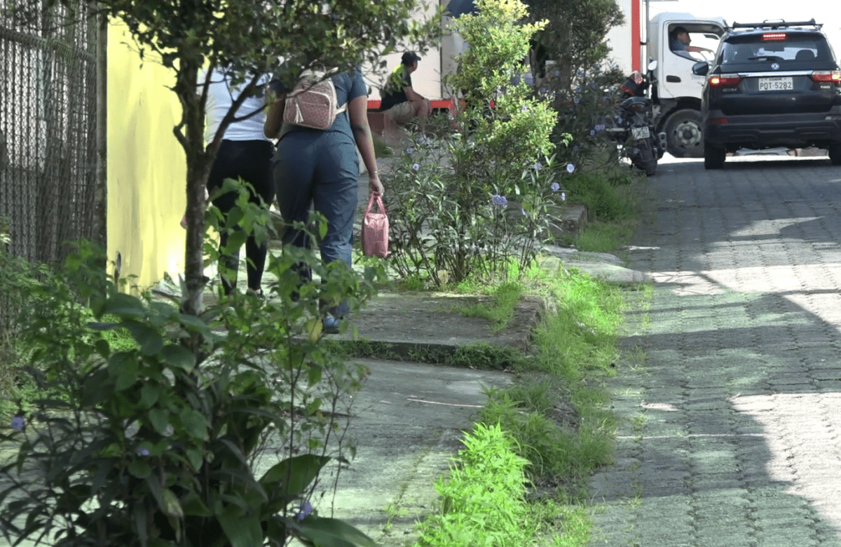 FALTA DE MANTENIMIENTO AFECTA LA CALLE CHORRERA DEL NAPA