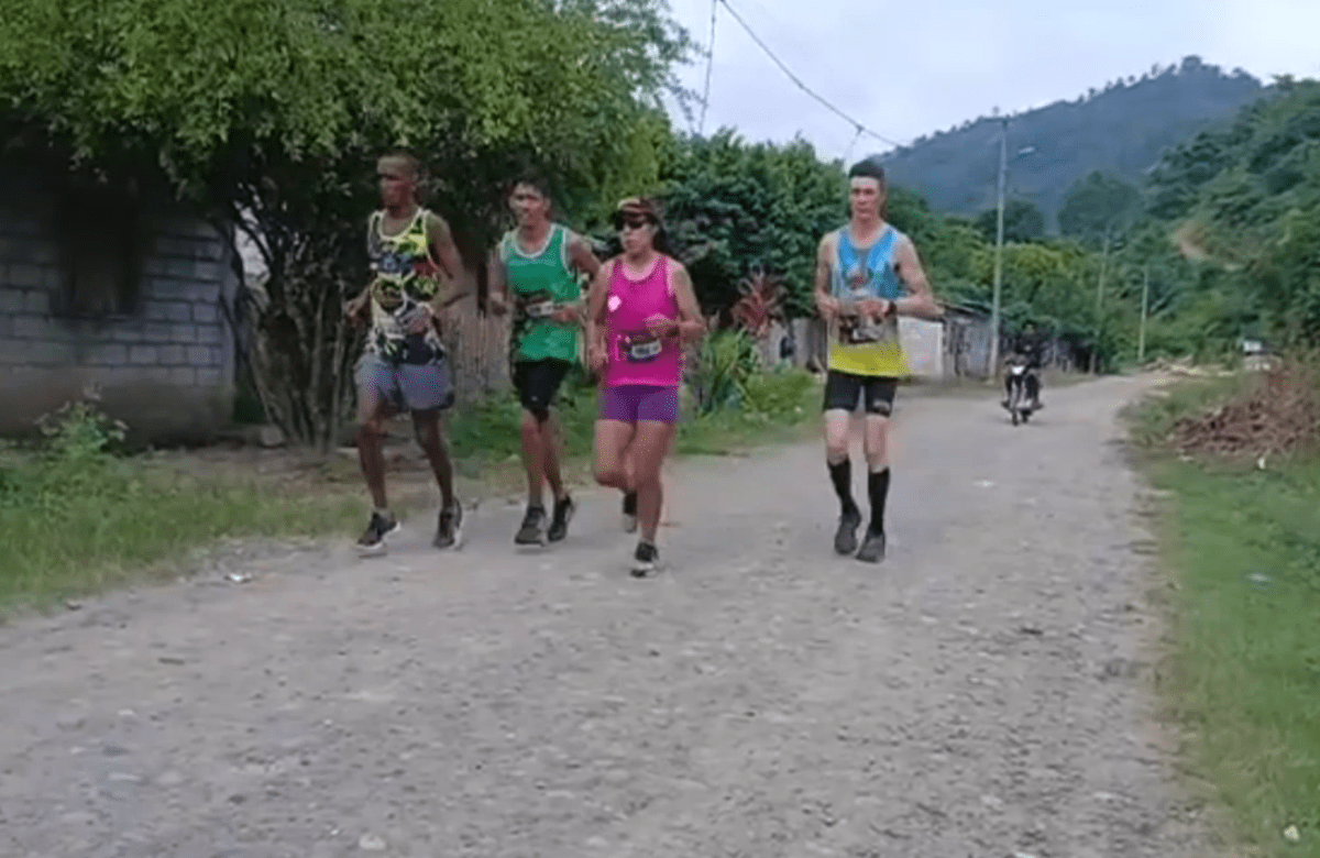 CARRERA EXTREMA DE MONTAÑA SE REALIZÓ EN ESMERALDAS
