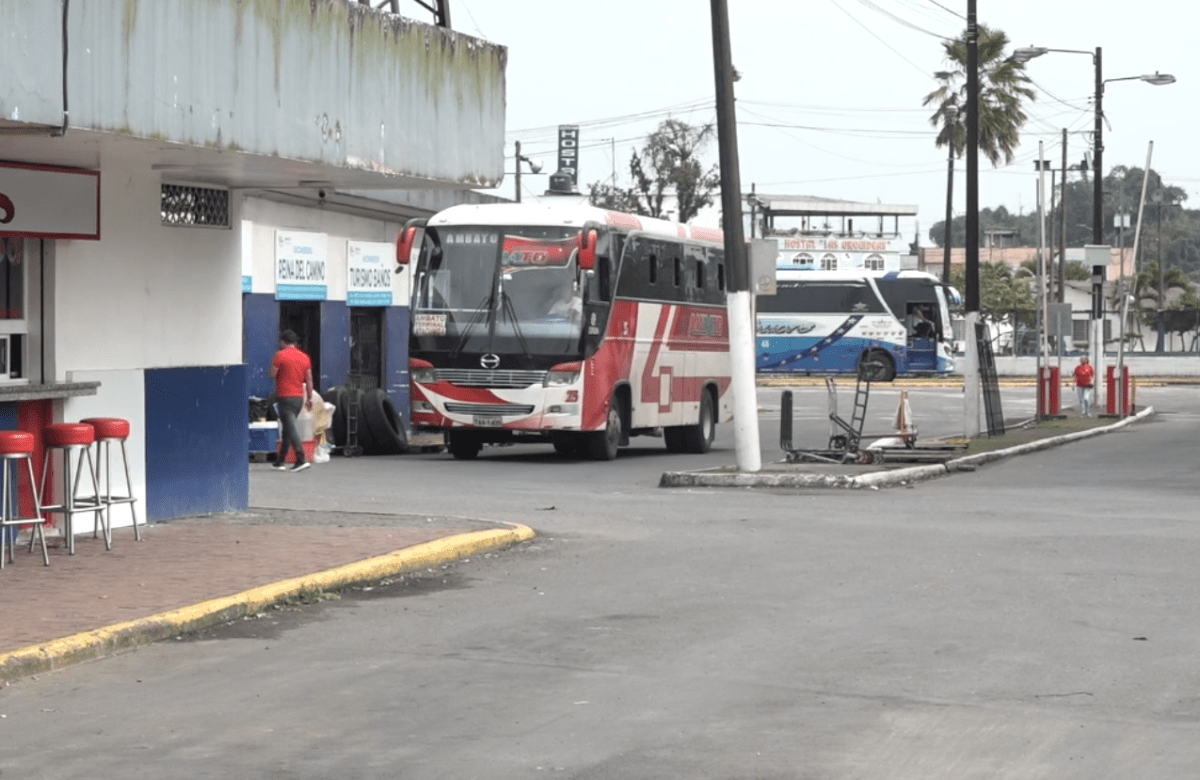 EN UN 60% SE HAN REDUCIDO LAS FRECUENCIAS DE BUSES