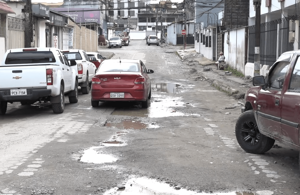 EN LA URBANIZACIÓN PAZ Y MIÑO HAY QUEJAS POR LA OBRA SUSPENDIDA