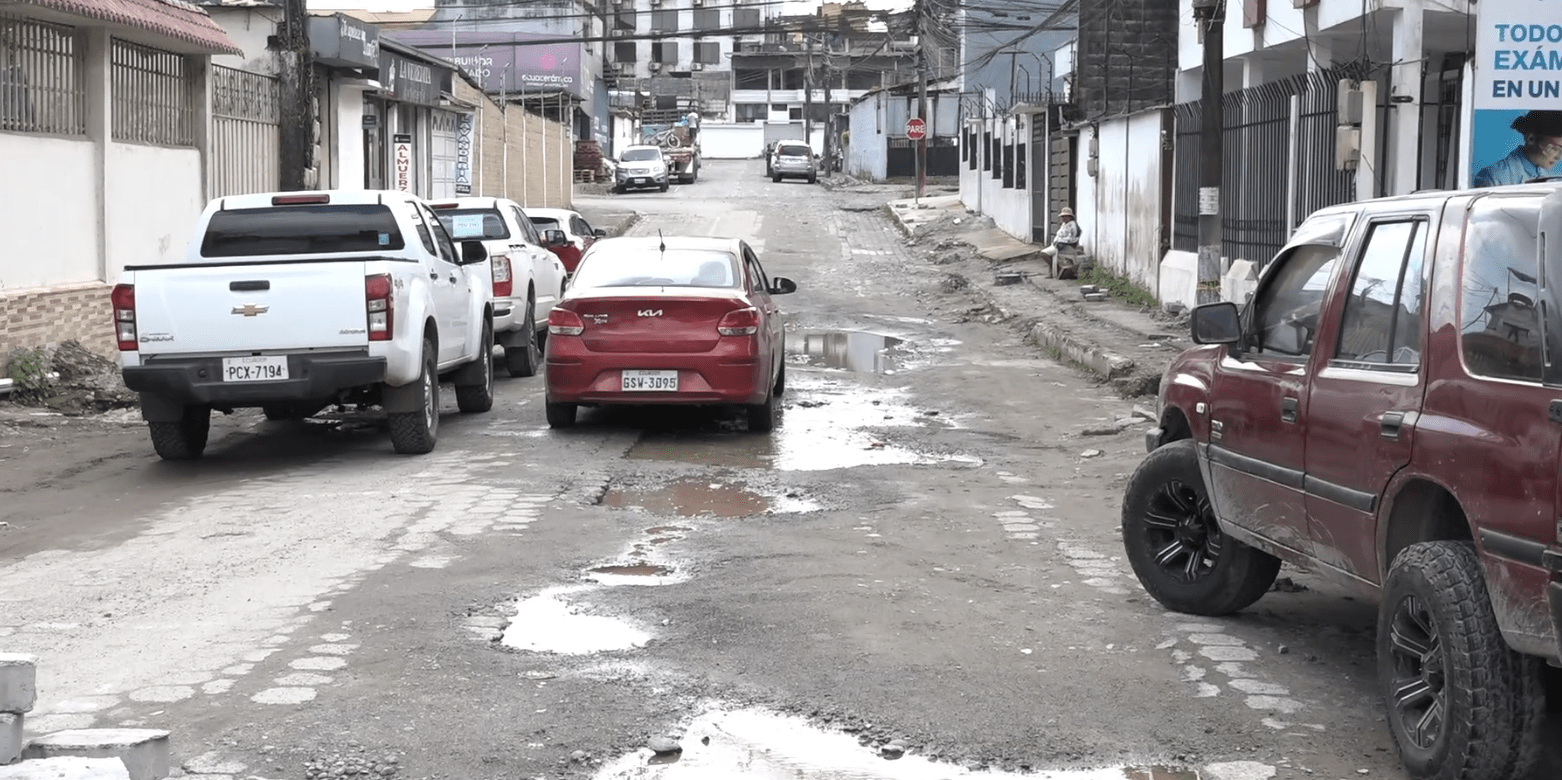 EN LA URBANIZACIÓN PAZ Y MIÑO HAY QUEJAS POR LA OBRA SUSPENDIDA