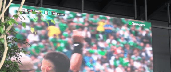 EL INTERCAMBIO DE CROMOS ENCIENDE LA FIESTA MUNDIALISTA