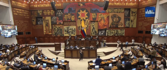 LA VENTA DE UNIFORMES SE REGULARÁ EN EL PAÍS