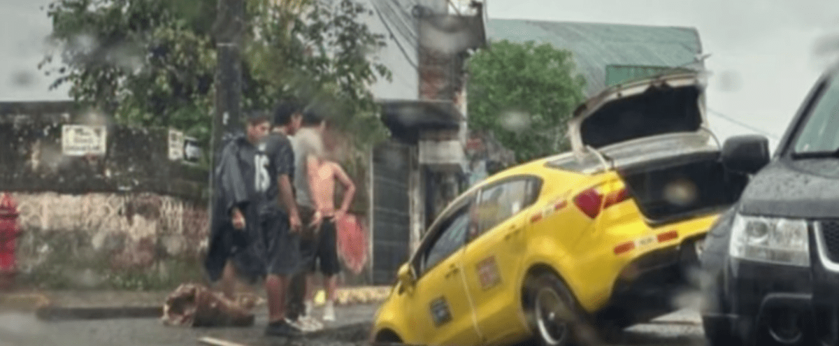 UN TAXI QUEDÓ ATRAPADO EN UNA OBRA SIN SEÑALÉTICA