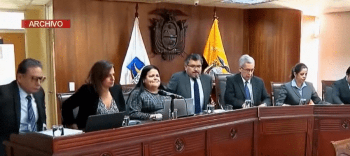 ABOGADOS DE SANTO DOMINGO DISCUTEN LA DESTITUCIÓN DE 3 JUECES
