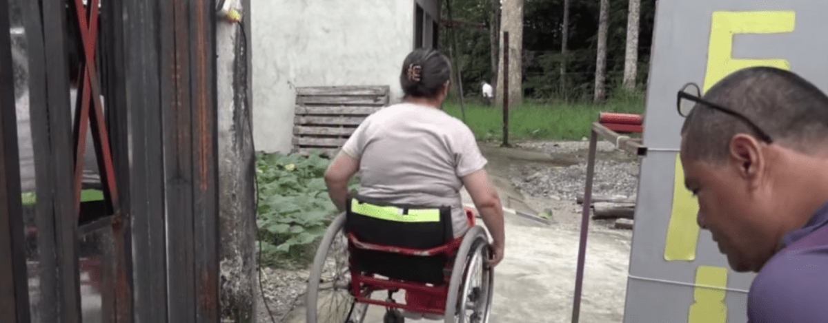 TIENEN UN TALLER PARA REPARAR Y FABRICAR SILLAS DE RUEDAS