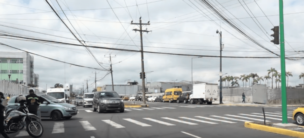 LA AVENIDA LUCE RENOVADA, PERO PERSISTEN RIESGOS PARA LOS PEATONES