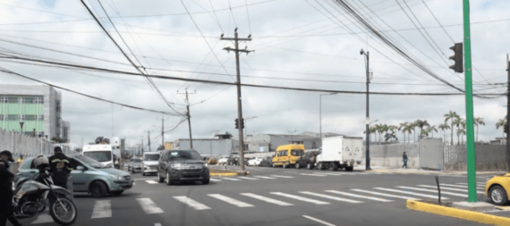 LA AVENIDA LUCE RENOVADA, PERO PERSISTEN RIESGOS PARA LOS PEATONES