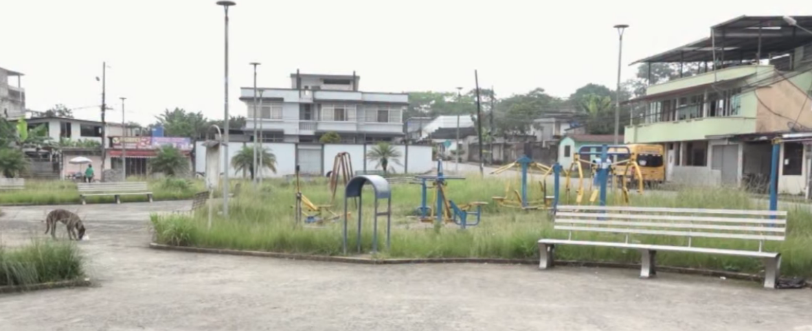 LOS VECINOS PIDEN CORTAR LA VEGETACIÓN DEL PARQUE