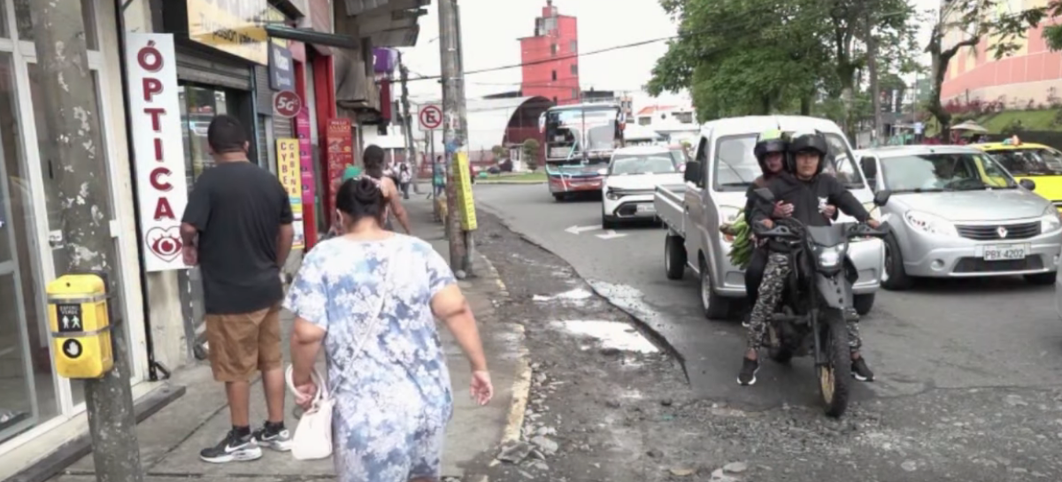 LOS CONDUCTORES ALERTAN SOBRE EL HUECO EN LA AVENIDA