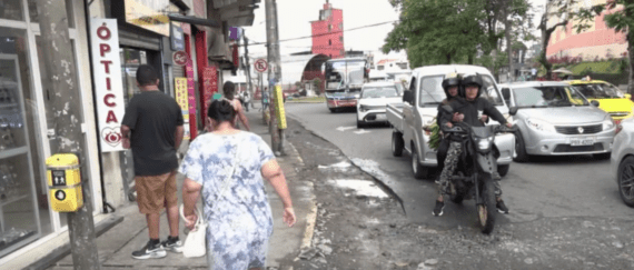 LOS CONDUCTORES ALERTAN SOBRE EL HUECO EN LA AVENIDA