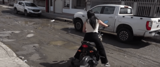 LOS VECINOS DEL BARRIO CENTRAL EXIGEN EL ARREGLO DE LA CALLE