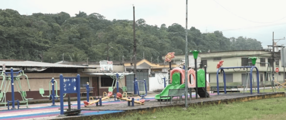 LOS VECINOS PIDEN EL ARREGLO DEL PARQUE INFANTIL
