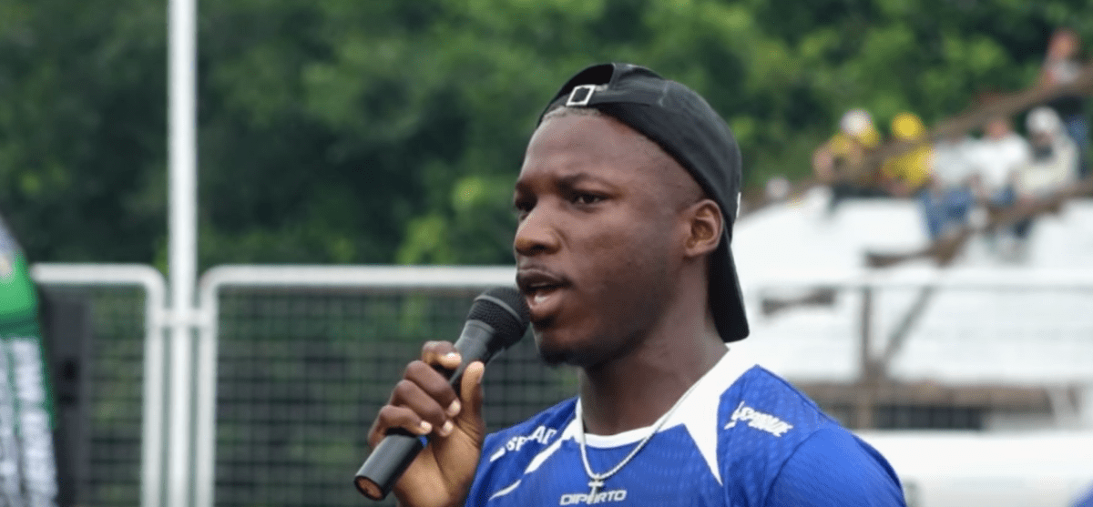 MOISÉS CAICEDO COMPARTIÓ CON LA COMUNIDAD SANTODOMINGUEÑA