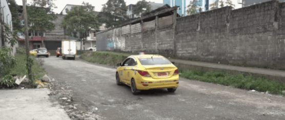 DESVÍOS ACELERAN EL DETERIORO DE LA CALLE ALFREDO PÉREZ