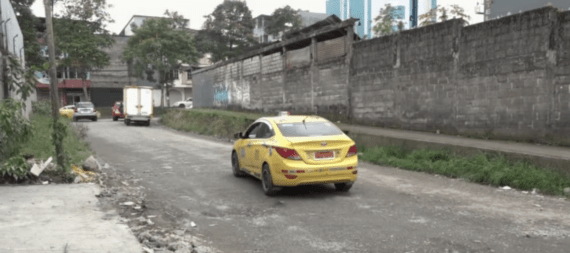DESVÍOS ACELERAN EL DETERIORO DE LA CALLE ALFREDO PÉREZ