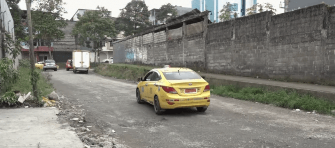 DESVÍOS ACELERAN EL DETERIORO DE LA CALLE ALFREDO PÉREZ