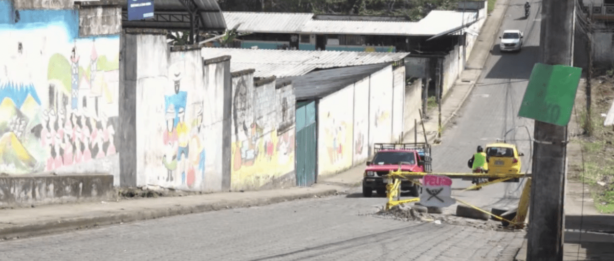 EL PASO POR LA CALLE HORTENSIA DE RUILOVA SIGUE COMPLICADO