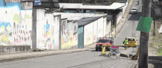 EL PASO POR LA CALLE HORTENSIA DE RUILOVA SIGUE COMPLICADO