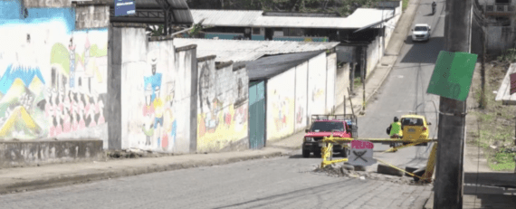 EL PASO POR LA CALLE HORTENSIA DE RUILOVA SIGUE COMPLICADO