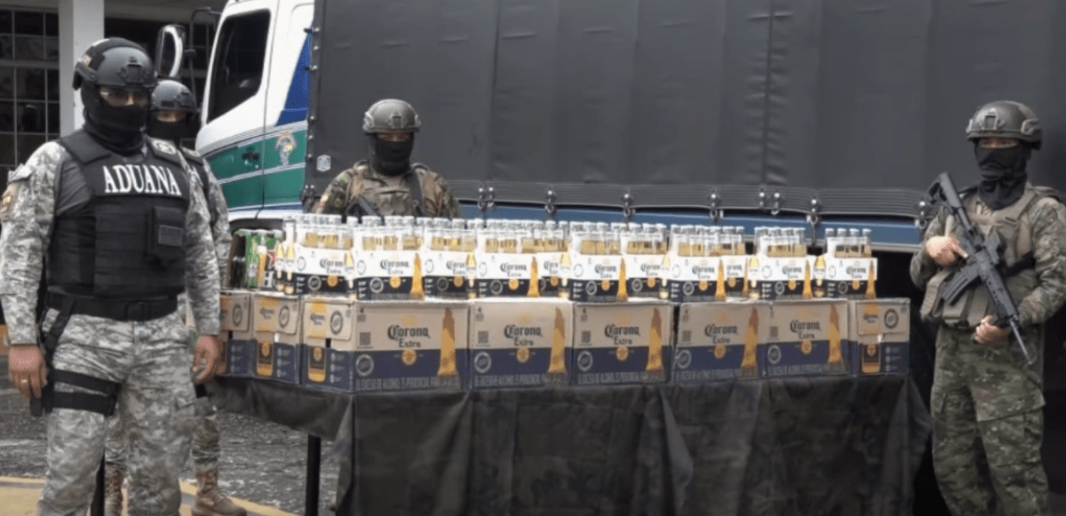 LAS FUERZAS ARMADAS DECOMISARON MÁS 1300 CAJAS DE CERVEZA EN STO. DGO.