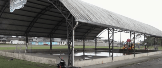 LA CANCHA DE LA 9 DE DICIEMBRE SE INUNDA CADA VEZ QUE LLUEVE